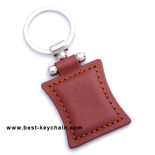 KEYCHAIN WITH LEATHER MATERIAL