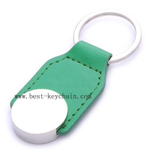 KEYCHAIN WITH ROUND LOGO