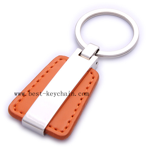 LEATHER KEYCHAIN WITH BROWN COLOR