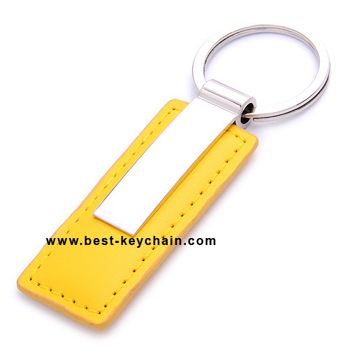 KEYRING WITH RECTANGEL SHAPE LOGO