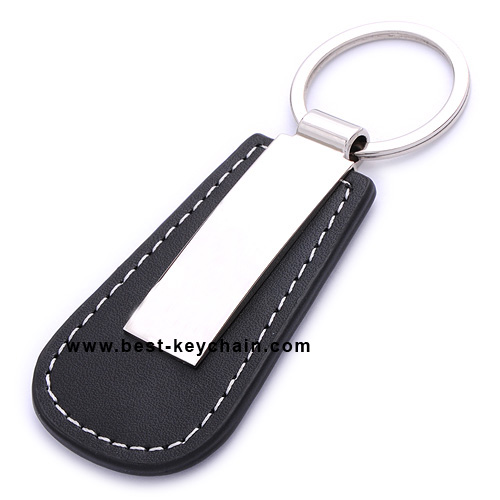 GOOD DESIGN LEATHER AND METAL KEYCHAIN