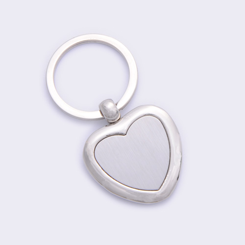 metal keyrings in heart shape